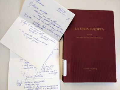 Appunti di Bruno Kessler e libro donati alla bibilioteca FBK