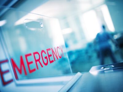 AdobeStock_399635850_The inscription "urgency" on the plastic glass against the backg